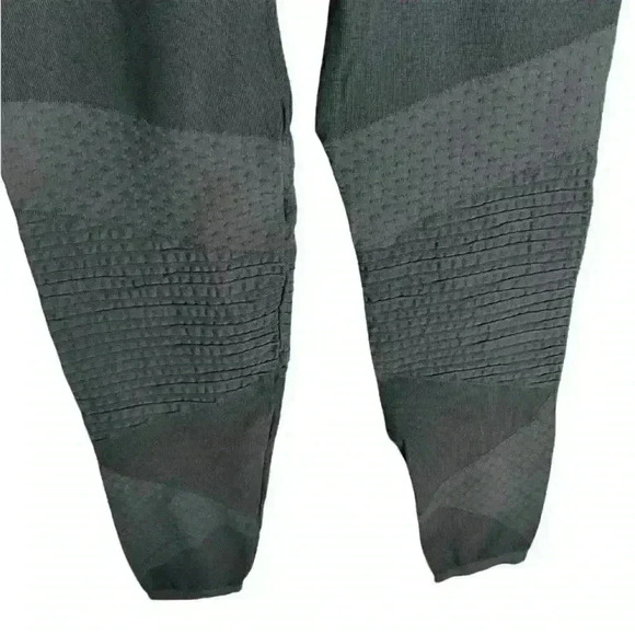 Spanx Revolve Look at Me Now Seamless Moto Leggings in Very Black Size Large NWT - Picture 4 of 9